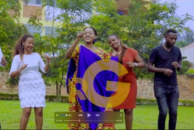 Aline Gahongayire featured with Catholic All-Stars and remixed another song ‘Dore Inyange Yera De’